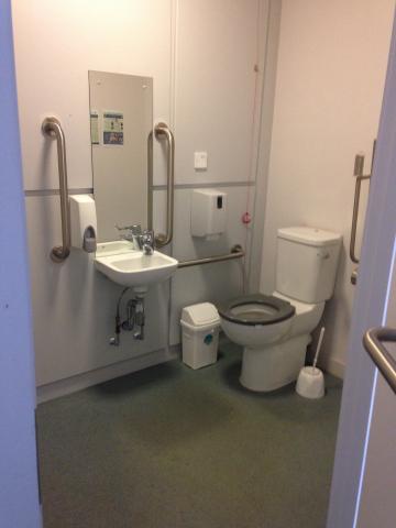 green templeton college – accessible toilet – walton building toilet (1:1) – interior space